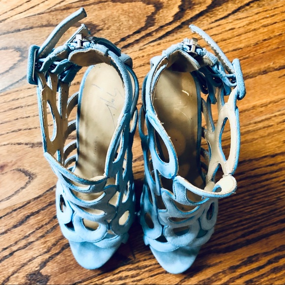 Giuseppe Zanotti Circle Cut Out Suede Booties - Picture 4 of 7